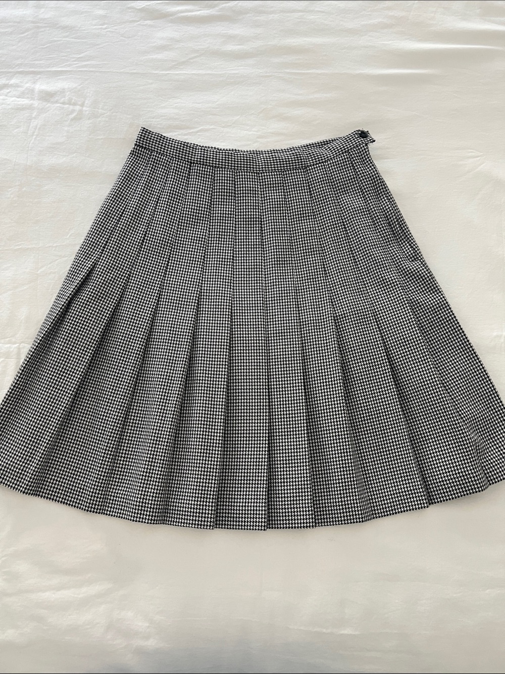 Hillard & Hanson Black and White Pleated Houndstooth A-Line Skirt
